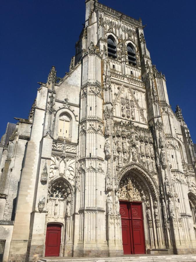 Hotel Jean De Bruges Saint-Riquier Kültér fotó